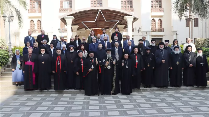 بطريركا الأقباط الكاثوليك والروم الكاثوليك يهنئان قداسة البابا تواضروس الثاني 