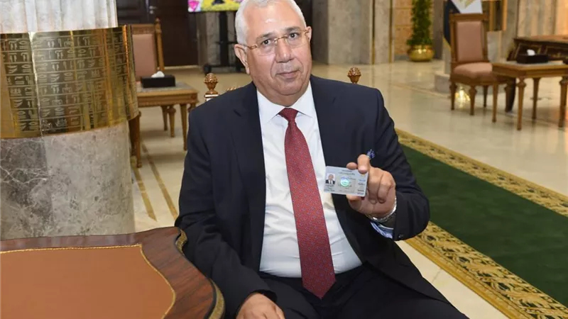 أمين عام الجبهة يتسلم كارنيه عضوية النواب: مسؤولية كبرى نتعهد بأدائها 