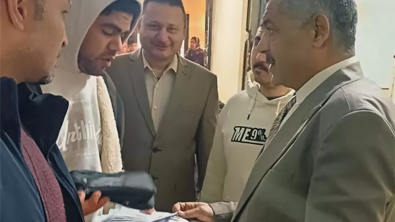 مصدر رزق وفرص محترمة ..تسليم عقود لشباب بنى سويف للعمل بالاردن 