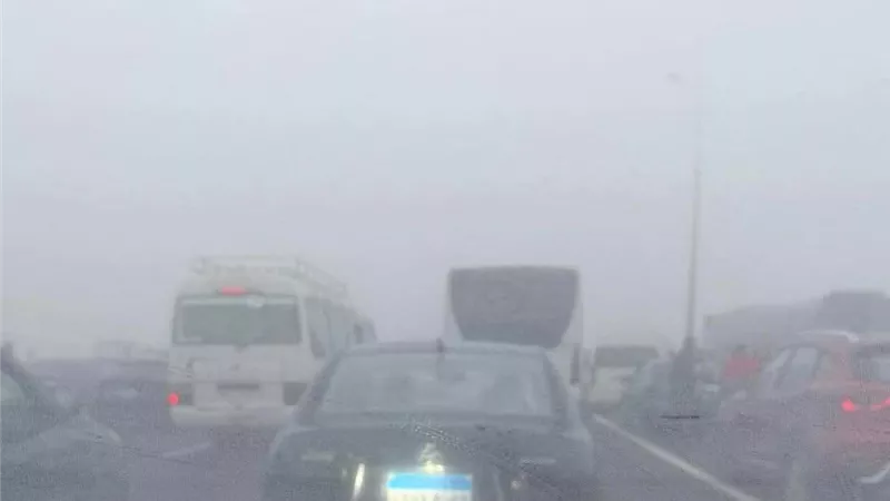 غلق طريق الإسكندرية القاهرة الصحراوي بسبب الشبورة الكثيفة