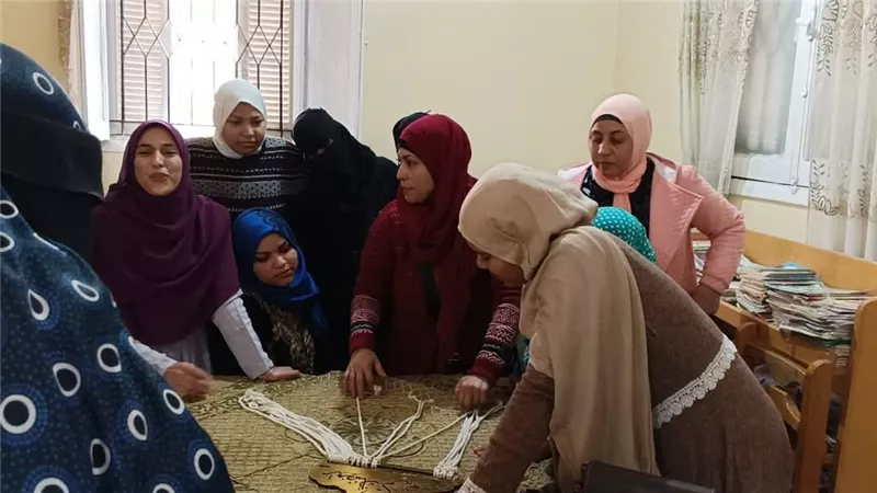 انطلاق أولى فعاليات برنامج علمني حرفة لتدريب المشغولات اليدوية بالسويس