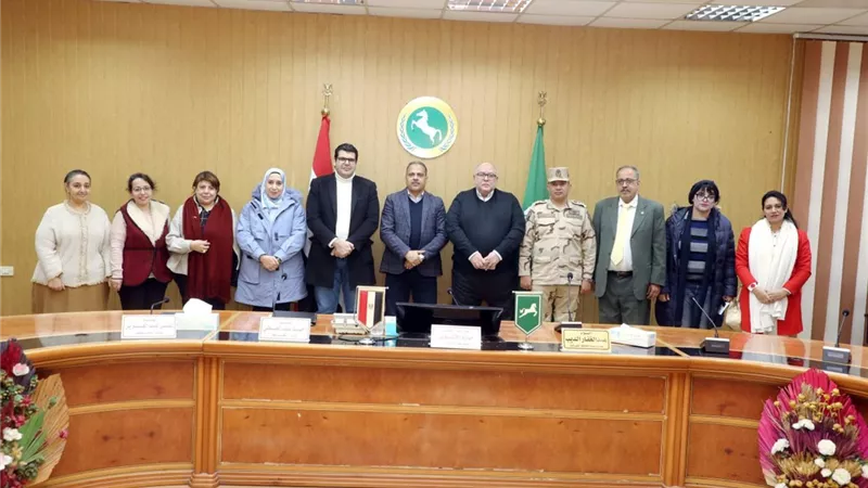 محافظ الشرقية يلتقي بالمسيحيين العاملين بالديوان العام لتهنئتهم بعيد الميلاد