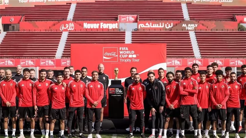 الأهلي المونديالي.. الأحمر يحتفل بمجسم كأس العالم في حضور نجومه ومجلس إدارته