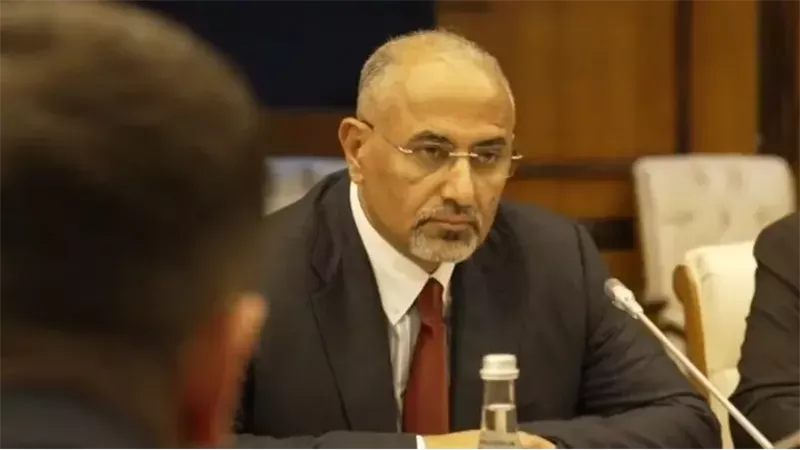 مصادر سعودية: رئيس المجلس اللانتقالي الجنوبي سيشارك في مؤتمر الرياض 
