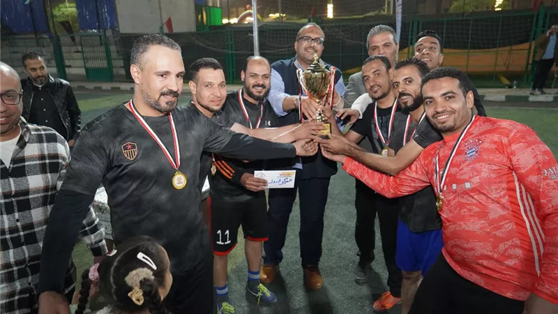 مياه سوهاج:فريق الشئون التجارية المركزية يحصل على كأس بطولة كرة القدم الخماسية