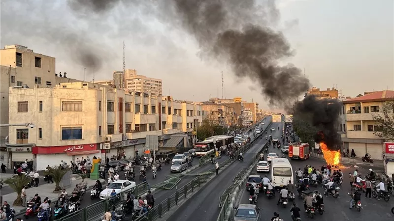 أستراليا والهند تحثان مواطنيهما على مغادرة إيران.. ما القصة؟