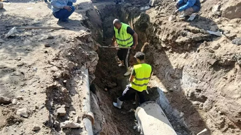 كسر في خط طرد محطة صرف الكرور بأسوان.. ولجنة لحصر الأضرار