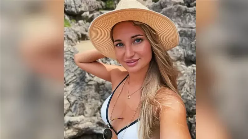 وفاة المؤثرة الإيطالية يوليا بورتسيفا بعد إجراء تجميلي