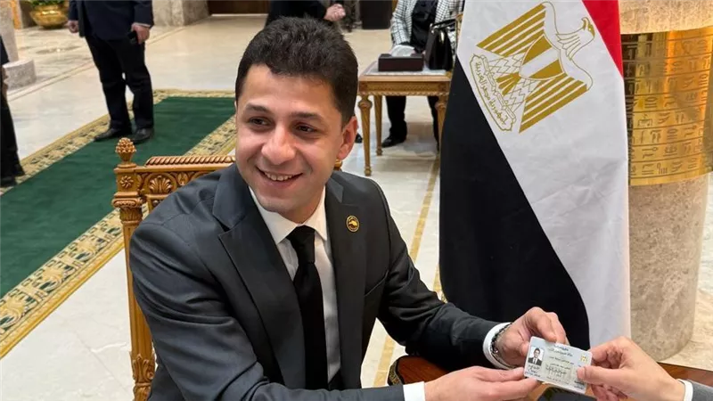 الدكتور أحمد علاء يتسلم كارنيه عضوية مجلس النواب في العاصمة الجديدة