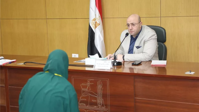 محافظ بنى سويف..إعانة عاجلة لسيدة ومواطن لظروفهم الإنسانية الصعبة 