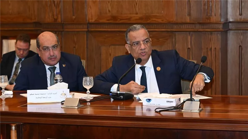 مسلم يطالب ببث جلسات الشيوخ تليفزيونيًا وفتح مناقشات اللجان أمام الإعلام 