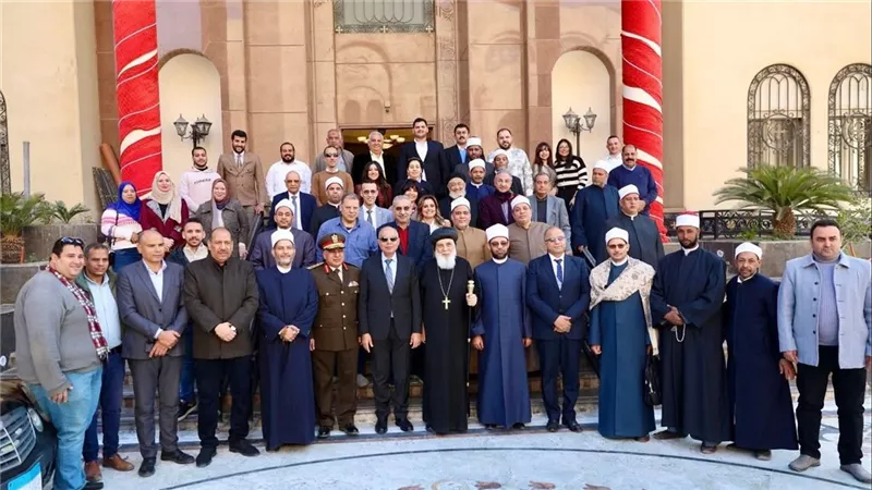محافظ المنيا يزور مطران سمالوط لتقديم تهنئة عيد الميلاد المجيد