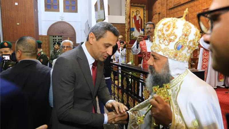 محافظ السويس يهنئ الأخوة الأقباط بعيد الميلاد المجيد