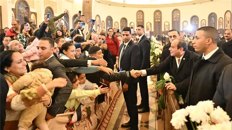 الكاتب الصحفي أحمد صبري يشارك قداس عيد الميلاد المجيد