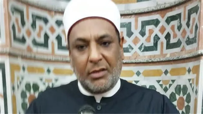 عبر مكبرات الصوت.. إمام مسجد يهنئ أقباط نجع حمادي بعيد الميلاد