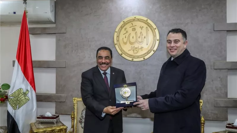 بحث سبل التعاون بين هيئة المحطات النووية ومحافظة مطروح لدعم مشروع الضبعة 