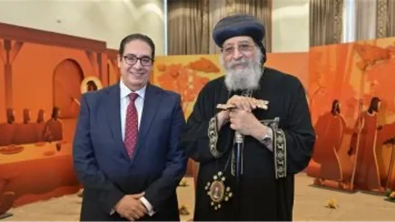 رئيس جامعة القاهرة يهنئ قداسة البابا تواضروس الثاني بعيد الميلاد المجيد