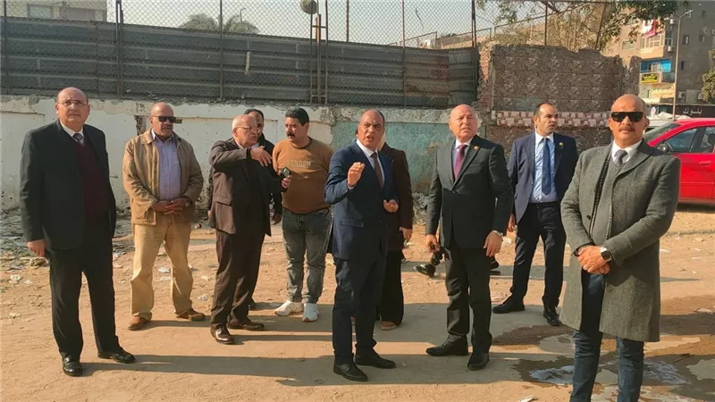 محافظ القاهرة يوقف تحويل شقة سكنية لمحلات ويُحيل المخالفين للنيابة بالمقطم