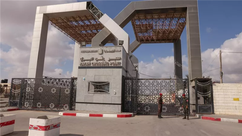 إعلام عبري: لن يتم فتح معبر  رفح قبل عودة آخر جثة من قطاع غزة 