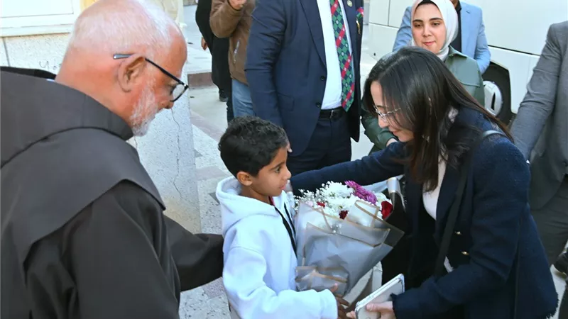 محافظ البحيرة تقدم التهنئة بعيد الميلاد المجيد بكنيسة الفرنسيسكان الكاثوليكية 