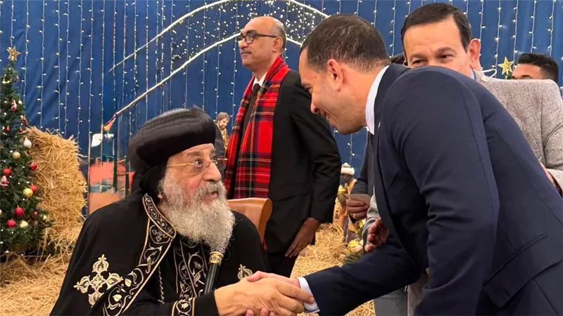 من كاتدرائية العباسية.. النائب محمد زكي يهنئ قداسة البابا تواضروس بعيد الميلاد