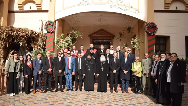 رئيس جامعة بنى سويف يزور الكنائس والأديرة للتهنئة بعيد الميلاد المجيد