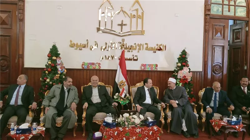وفد بيت العائلة بأسيوط يزور الكنائس لتقديم التهنئة بعيد الميلاد المجيد