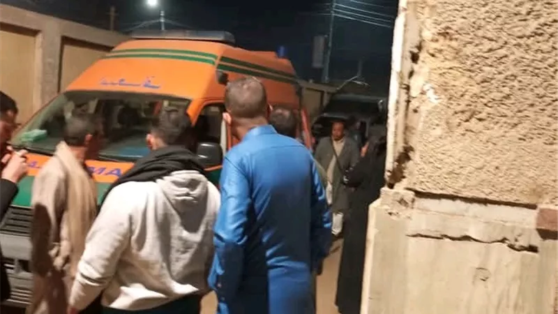 إصابة 10 أشخاص بينهم سيدات في مشاجرة بين السقاقوة والفحارين بأسيوط