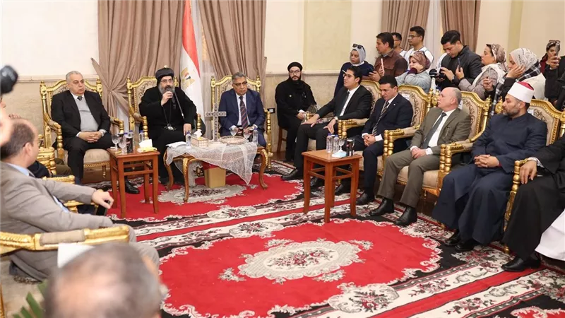 محافظ الدقهلية ومدير الأمن يهنئان الإخوة المسيحيين بكنيسة العذراء مريم 