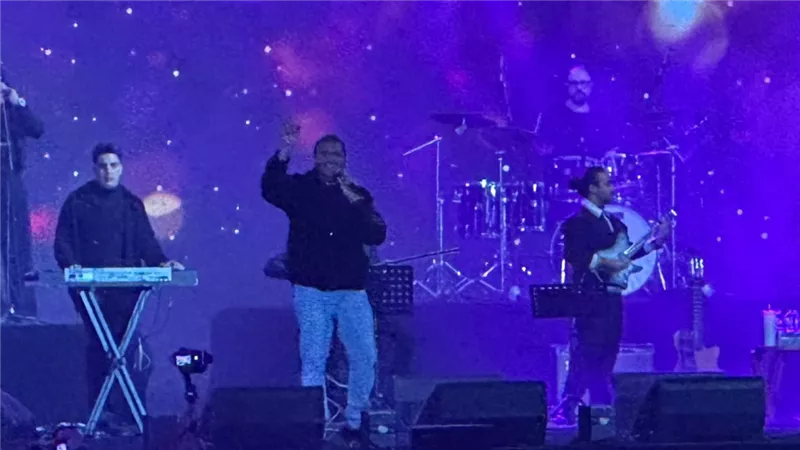 رامي صبري من حفله بالفسطاط : مصر بتعمل الحفلات الكبيرة من أيام أضواء المدينة