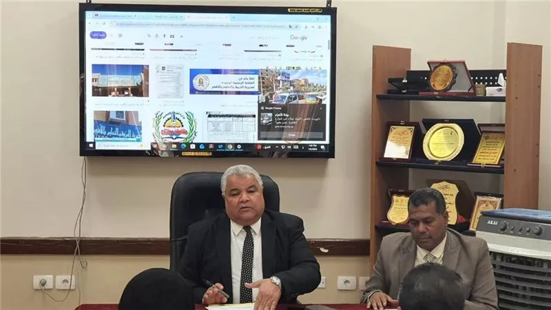 وكيل تعليم الأقصر يجتمع بقيادات المديرية مع بداية العام الجديد