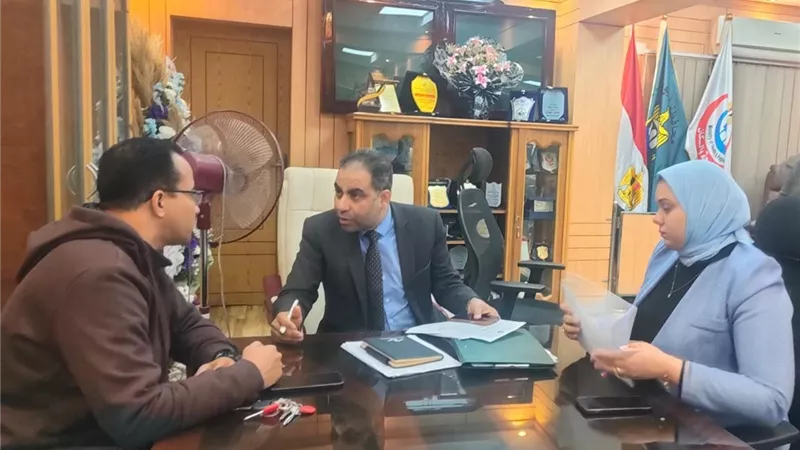 وكيل صحة أسيوط يبحث تطوير الرعاية الحرجة وتعزيز الخدمات الطبية للمواطنين