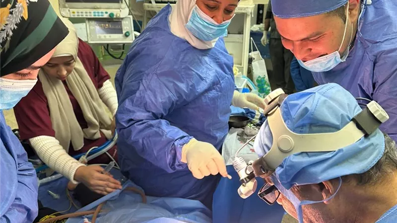 إجراء ٢٠ جراحة دقيقة للقنوات الدمعية خلال ورشة مكثفة للقضاء على قوائم الانتظار