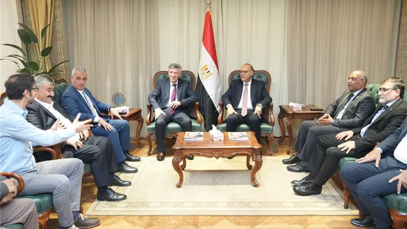 وزير العمل يستقبل وفد نقابة العاملين بالبترول بتركيا لتعزيز التعاون والتواصل 