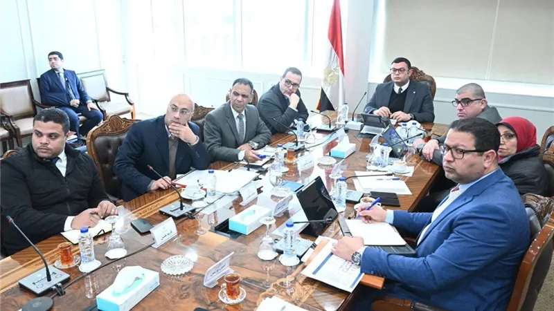 وزير الإسكان يستعرض التصور المبدئي لمشروع سكني جديد للإسكان المتوسط