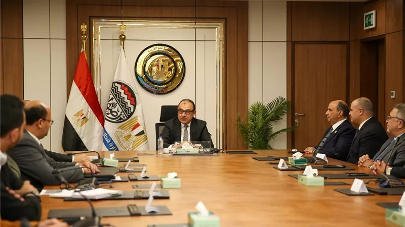 وزير قطاع الأعمال العام يشهد توقيع اتفاقية لشراء طاقة متجددة لمدة 30 عامًا