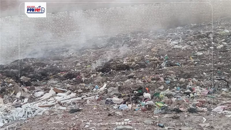 النيل يختنق والقرى تغرق في القمامة.. صرخة غضب من المنيا لوزارة البيئة