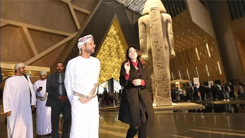 وزير خارجية سلطنة عمان يجري زيارة إلى المتحف المصري الكبير  