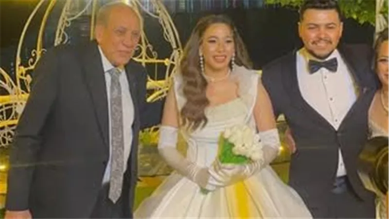 منير مكرم من حفل زفاف ابنته : مش زعلان إن الفنانين ماجوش الفرح
