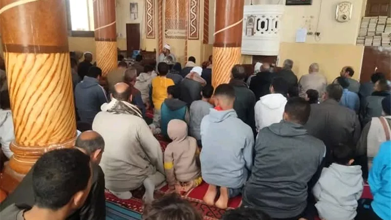 روحانية القرآن تملأ مساجد أسيوط بمقرأة الجمهور عقب صلاة الجمعة
