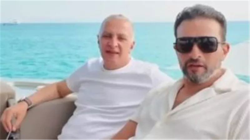 نصيحة في ياخت وسط البحر.. رجل الأعمال أيمن ممدوح عباس يدعو المصريين للتفاؤل