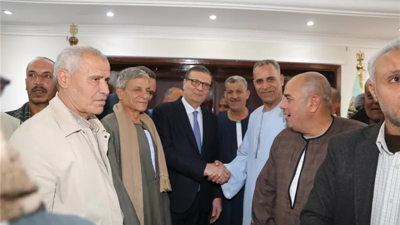 وزير الزراعة يستقبل عدد من مزارعين ويوجه بصرف الأسمدة للمنتفعين|تفاصيل 
