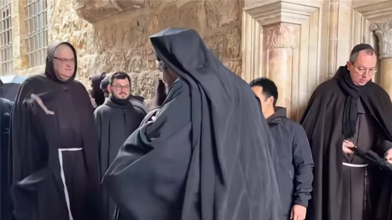 تبادل تهاني عيد الميلاد بين الكنائس الشرقية والغربية في القدس