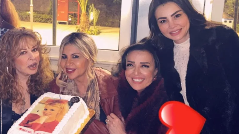 عقبال مليون سنة بس.. بطريقة طريفة نيللي تحتفل بعيد ميلادها مع أصدقائها