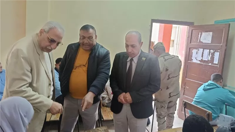مدير تعليم القليوبية يتابع انضباط لجان امتحانات الفصل الدراسي الاول بالنقل