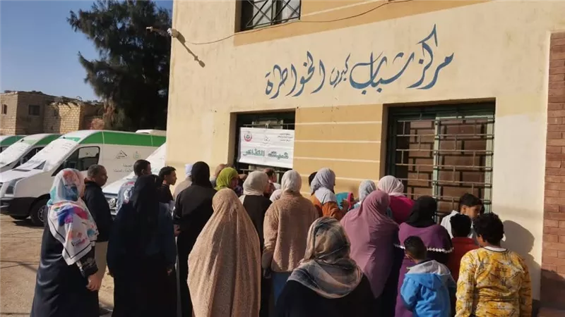  توقيع الكشف الطبي على 1139 مواطنا في قافلة علاجية بمركز شباب كبريت بالسويس