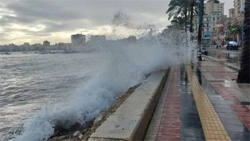 أمطار وأمواج 5 أمتار.. الإسكندرية ترفع حالة الطوارئ بسبب «نوة الفيضة الكبرى»