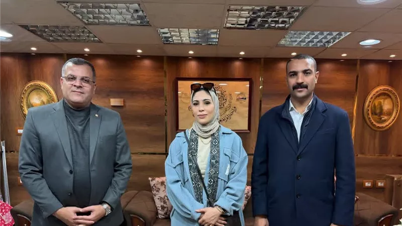 النائبة عبير فتح الله رخا تزور وكيل وزارة التربية والتعليم بدمياط اليوم