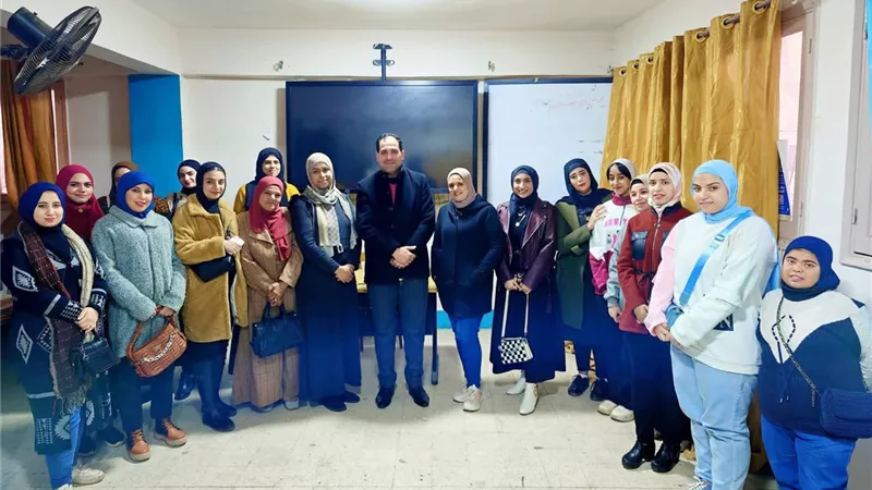 ورشة ومسابقة أدبية بنادي التثقيف والمجتمع في دمياط لتطوير مهارات كتابة الرواية