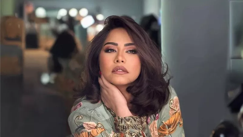 اليوم.. أولى جلسات محاكمة المتهم بالاستيلاء على صفحات الفنانة شيرين